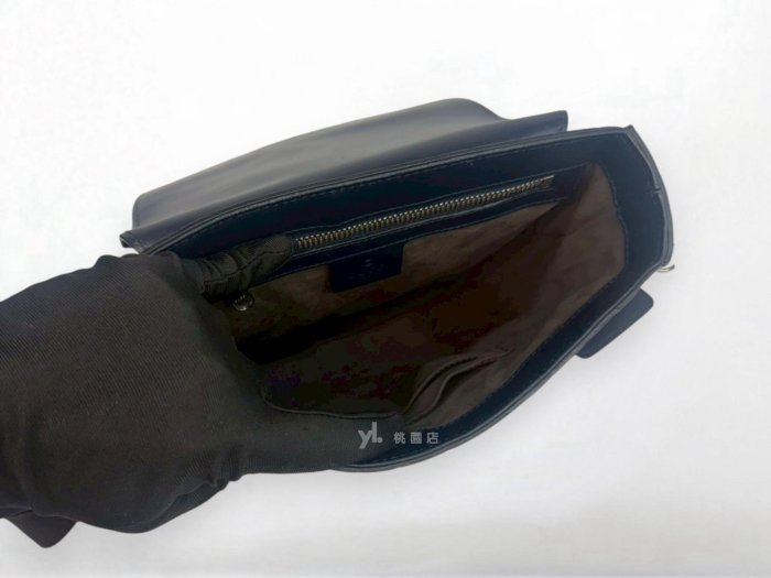 遠麗精品 132 C3855 GUCCI包包 深藍色壓紋牛皮銀釦Signature釦式側背包473877 (桃園店)