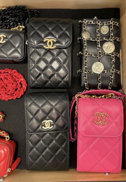Ann國際精品專賣店 701 Chanel 香奈兒包 核桃金球手機包 黑 競標 剩21小時