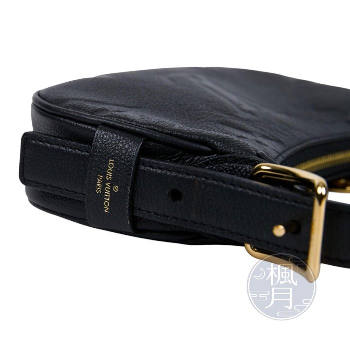 注目 超人氣賣家 BRAND楓月 11282 LOUIS VUITTON LV M82391 黑原花壓紋肩背包 晶片款