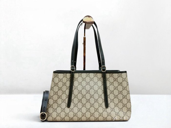 遠麗精品 132 C3839 GUCCI包包 原花GG Emblem中號托特斜背包815214 (桃園店)