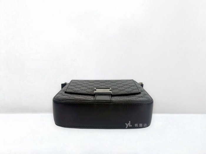 遠麗精品 132 C3855 GUCCI包包 深藍色壓紋牛皮銀釦Signature釦式側背包473877 (桃園店)