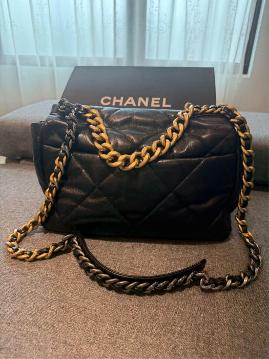 注目 Y1671478601 128 CHANEL 香奈兒19包黑色中號