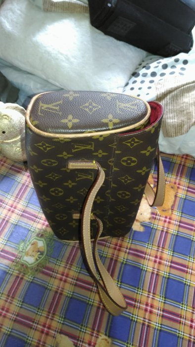 Y9260341735 542 LV包，正品，小提包